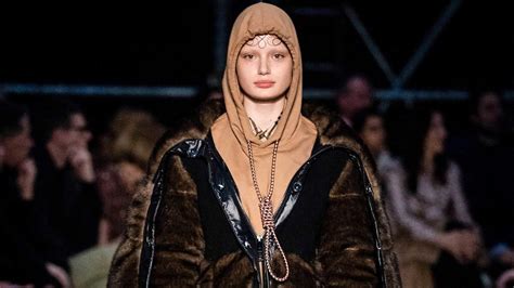 burberry noose model|Burberry Apologizes for Hoodie with Noose Around .